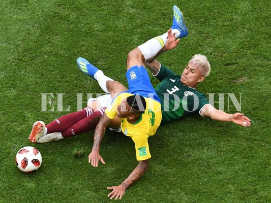 FOTOS: Las más exageradas caídas durante el duelo Brasil contra México; Neymar no es el único actor