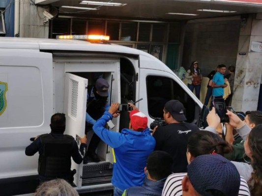 FOTOS: Así fue la llegada de reos heridos al HE tras reyerta en cárcel de El Porvenir