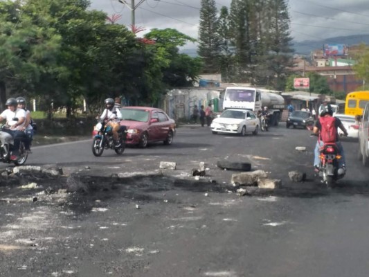 FOTOS: Así amanecieron las calles de la capital hondureña tras intensa noche de protestas