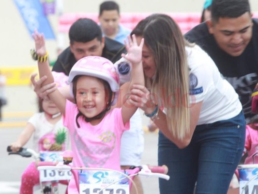 Fotos: Así se vive la Vuelta Ciclística Infantil de EL HERALDO