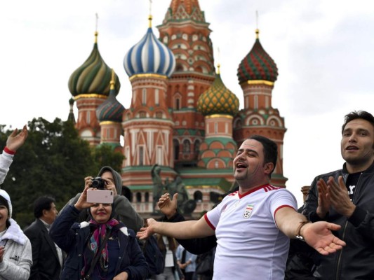 Fanáticos llegan a Rusia y comienza el ambiente de fiesta en la Copa del Mundo