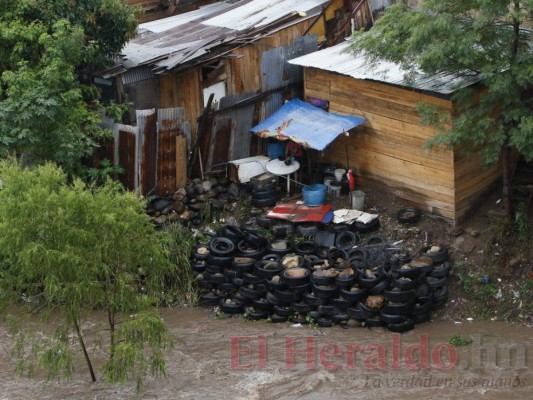 FOTOS: Crecida de ríos por lluvias mantienen en alerta a la capital