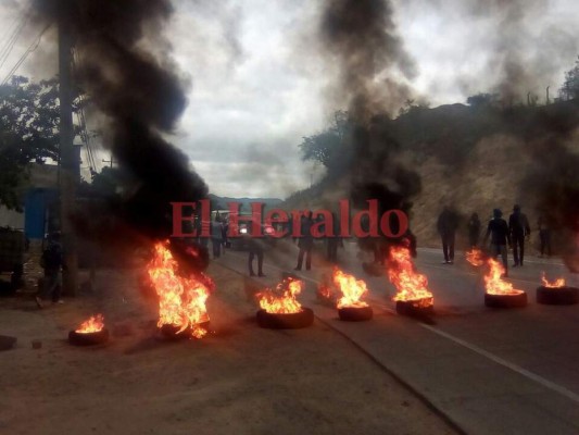 FOTOS: Tomas y desalojos en distintas carreteras de Honduras