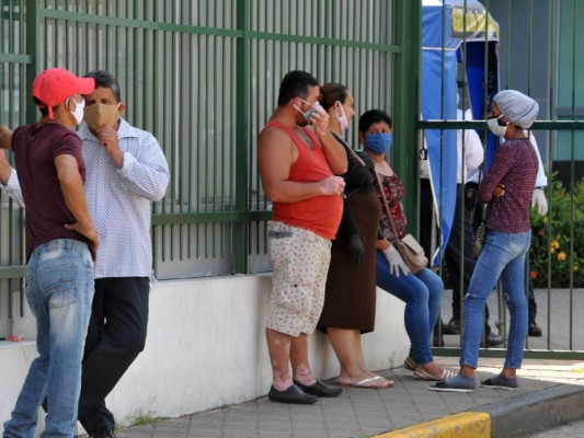 Muertos hasta en los baños: tormentos de un enfermero en Guayaquil