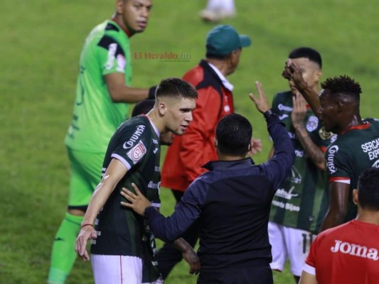 Jugadores de Olimpia y Marathón protagonizaron zafarrancho contra el arbitraje de Melissa Pastrana