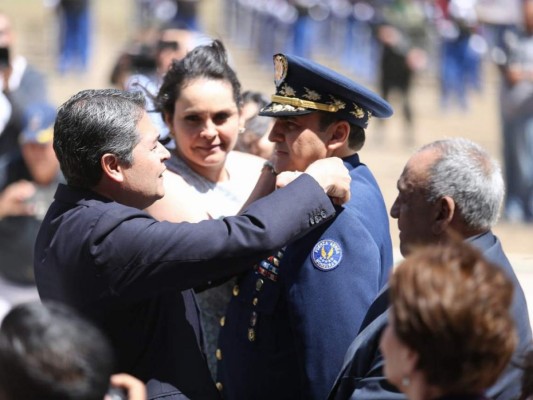 Así fue la ceremonia de ascensos de oficiales de las Fuerzas Armadas