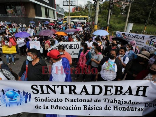 Miles de maestros Proheco protestan por su permanencia en la capital (FOTOS)