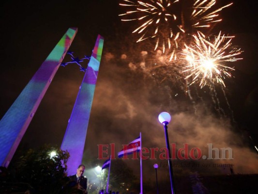 FOTOS: Así fue la inauguración del 'Monumento Obelisco Bicentenario'