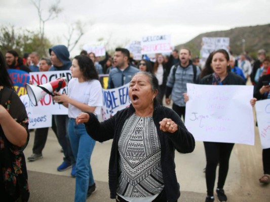 Migrantes hondureños llegan con caravana a la frontera México-Estados Unidos