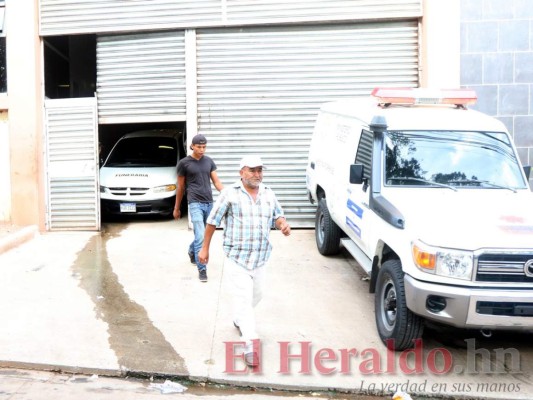 FOTOS: Sin seguridad, familiares retiran de la morgue cadáver de Magdaleno Meza