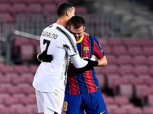 Las imperdibles imágenes del duelo Barcelona-Juventus en el Camp Nou