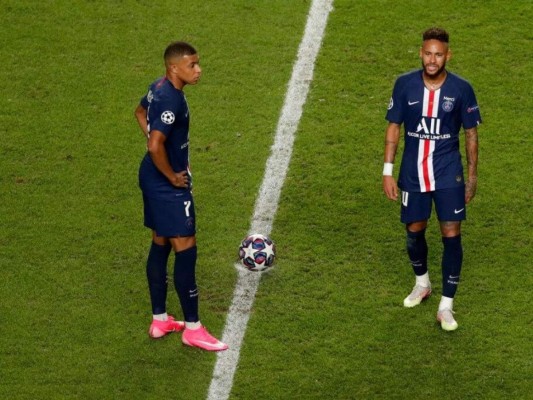 El llanto del brasileño Neymar tras la caída parisina (FOTOS)