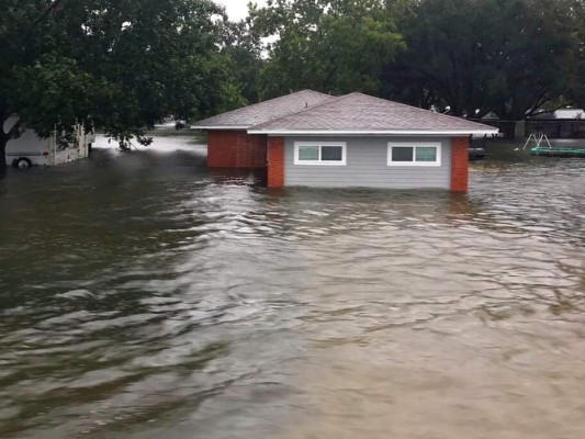 FOTOS: Texas y Luisiana, con agua hasta el cuello por tormenta Imelda