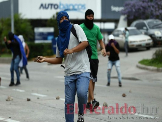 FOTOS: Segundo día de paro nacional deja enfrentamientos entre manifestantes y policías