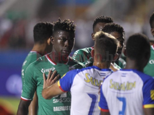 FOTOS: Así fue el zafarrancho entre jugadores de Olimpia y Marathón que dejó cuatro expulsados en el clásico