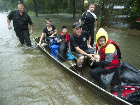 FOTOS: Texas y Luisiana, con agua hasta el cuello por tormenta Imelda