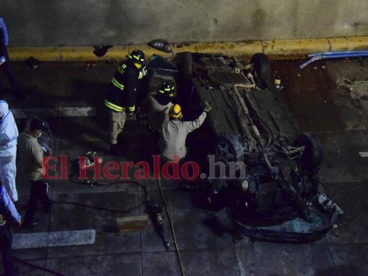 Las fuertes imágenes que dejó el accidente en el bulevar Juan Pablo II