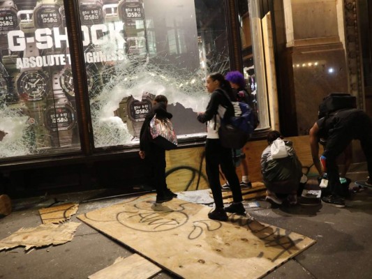 FOTOS: Destrozos y saqueos en Nueva York durante protestas por muerte de George Floyd