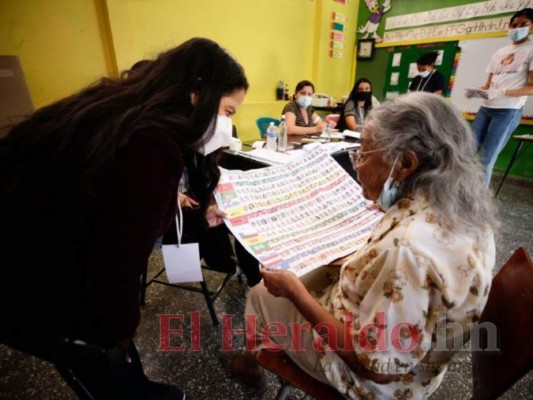 Juventud y tercera edad abarrotan urnas en Talanga, Francisco Morazán