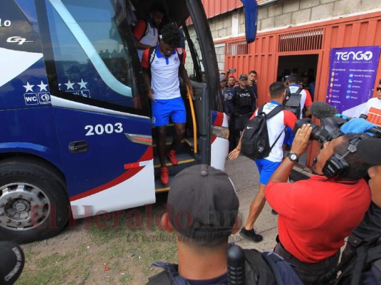 FOTOS: Bajo extrema seguridad, así fue la llegada de Olimpia al Carlos Miranda