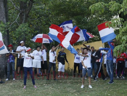 FOTOS: La Ultra Fiel pinta de tricolor las calles sampedranas en apoyo al León