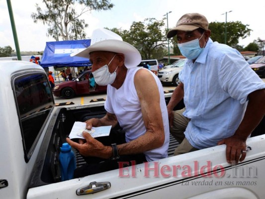 Con fluidez y orden avanza vacunación de adultos mayores en Parada Marte y UTH (FOTOS)