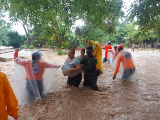 El paso del huracán Eta en Honduras: Una muerte, daños e inundaciones