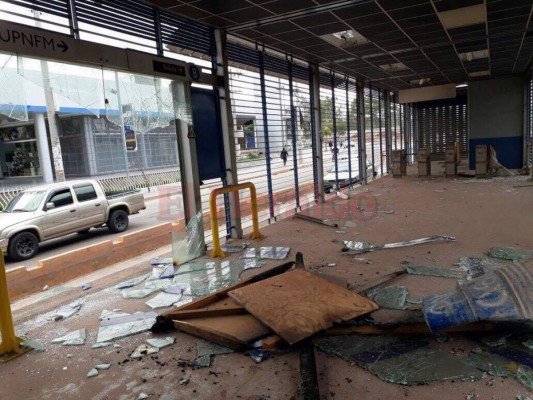 Negocios saqueados y edificios dañados dejan manifestantes de la Alianza