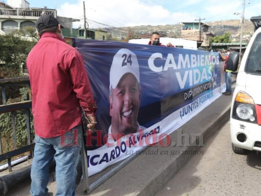 En muros, puentes y carreteras inicia la propaganda de movimientos políticos en la capital (FOTOS)