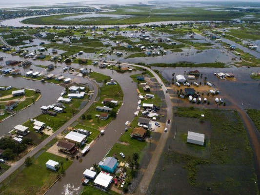 FOTOS: Texas y Luisiana, con agua hasta el cuello por tormenta Imelda