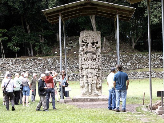 Los turistas atraídos por la cultura Maya