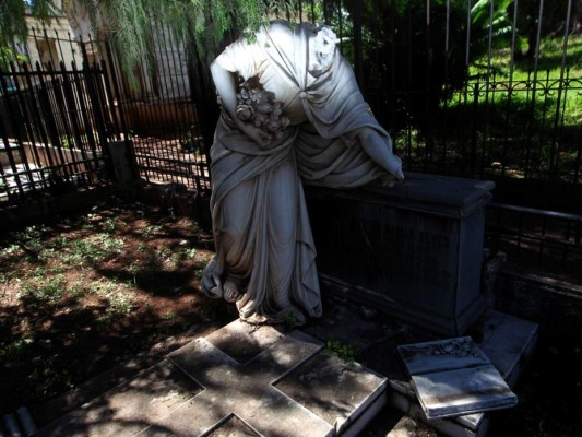 En abandono el Cementerio General de Tegucigalpa