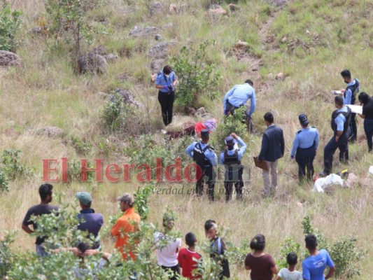 Así fue rescatado el cuerpo de un joven de 16 años asesinado en una zona inhóspita de la Villa Nueva (Fotos)