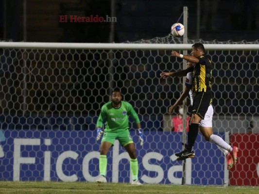 Las mejores fotos del empate entre Olimpia y Real España en el Estadio Nacional