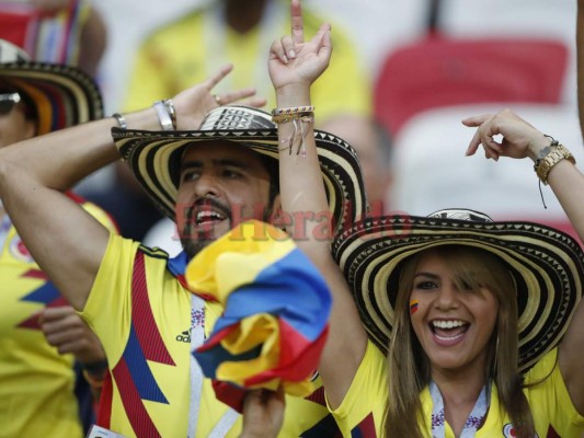 El duelo Polonia vs Colombia se llenó de hermosas mujeres