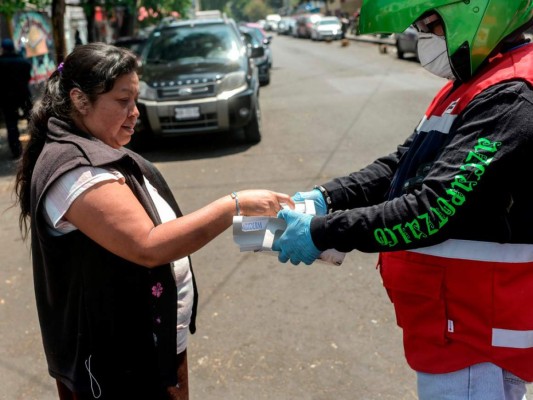 Con cartas, mexicanos envían aliento a parientes con Covid-19 (FOTOS)