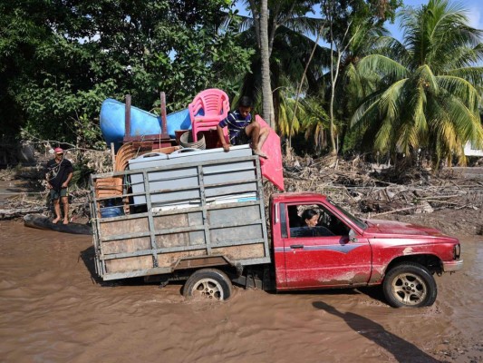 Evacuación de pobladores de El Progreso, Yoro, ante amenaza de Iota (Fotos)