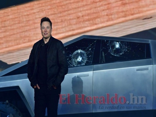 FOTOS: El fiasco de Tesla durante la presentación del nuevo vehículo cybertruck