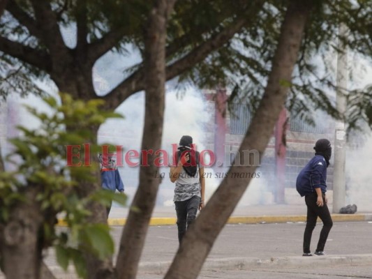 FOTOS: Desorden y caos afuera de la UNAH en el inicio de clases