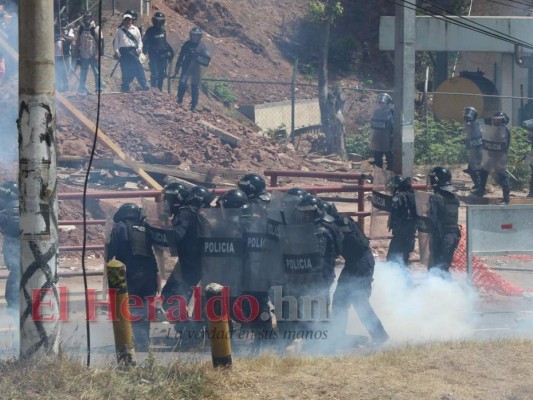 Las imágenes que dejó el enfrentamiento entre estudiantes y policías