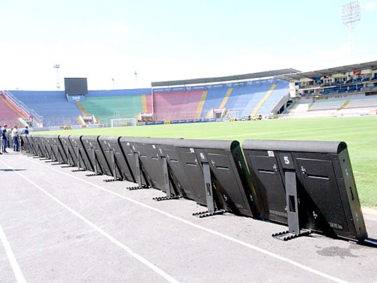 El Estadio Nacional no cumple con las normas FIFA...