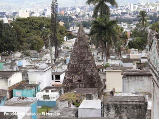 12 tumbas icónicas del Cementerio General de Comayagüela en el Distrito Central