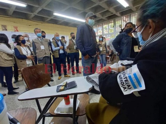 Observadores internacionales realizan minuciosa labor en elecciones de Honduras   