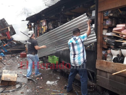 Pánico, zozobra y caos: así fue el pavoroso incendio en la sexta avenida de Comayagüela