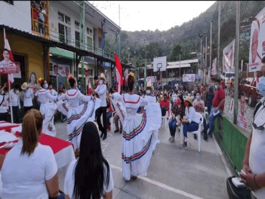 Caravanas, aglomeración y hasta un crimen dejan campañas políticas de este fin de semana (Fotos)