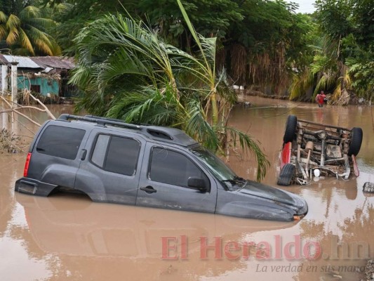 FOTOS: El agua baja y deja ver los niveles que alcanzó debido al paso de la tormenta Eta   