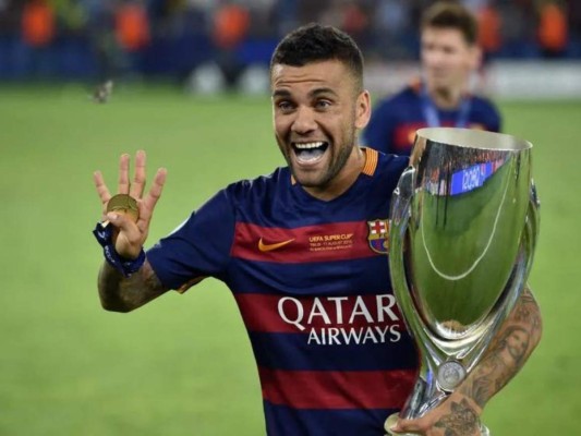 Dani Alves, el futbolista con más títulos en la historia (Fotos)