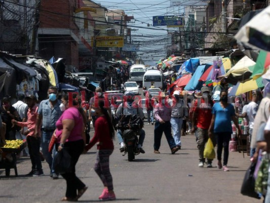 Mayoría de capitalinos acatan uso de mascarilla; otros se mantienen reacios a usarla (FOTOS)