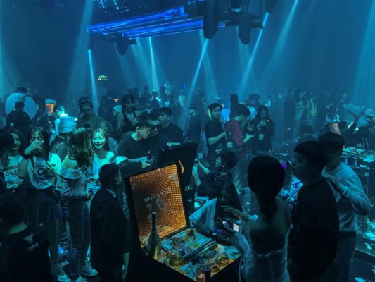 Así es el ambiente de las discotecas en Wuhan, cuna de la pandemia del covid