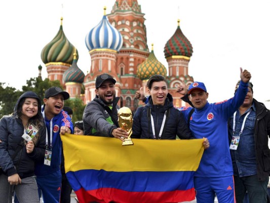 Fanáticos llegan a Rusia y comienza el ambiente de fiesta en la Copa del Mundo